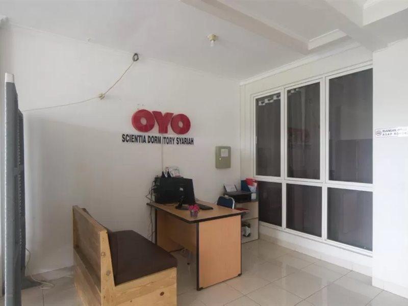 Oyo 3049 Scientia Dormitory Syariah Tangerang Exterior photo