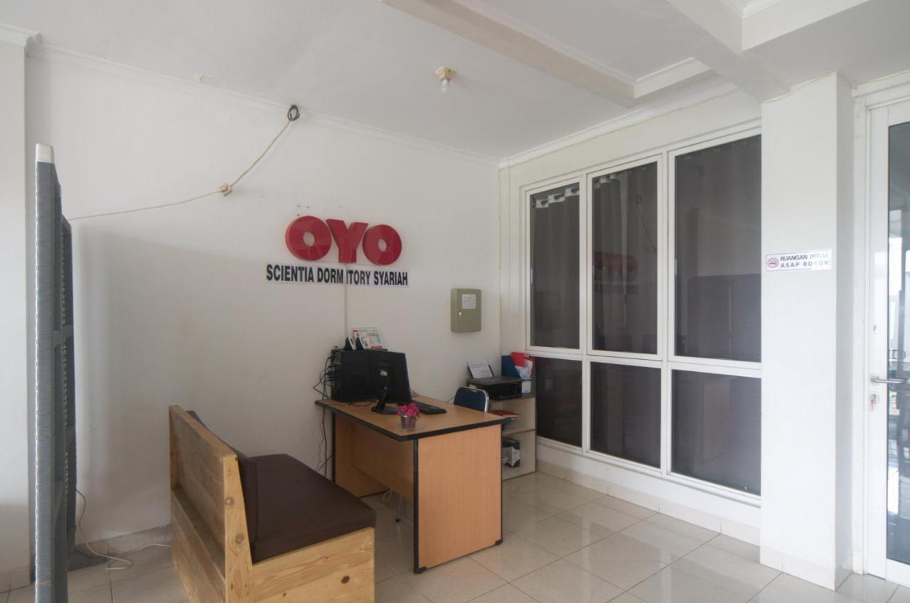 Oyo 3049 Scientia Dormitory Syariah Tangerang Exterior photo