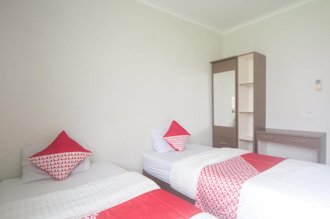 Oyo 3049 Scientia Dormitory Syariah Tangerang Exterior photo