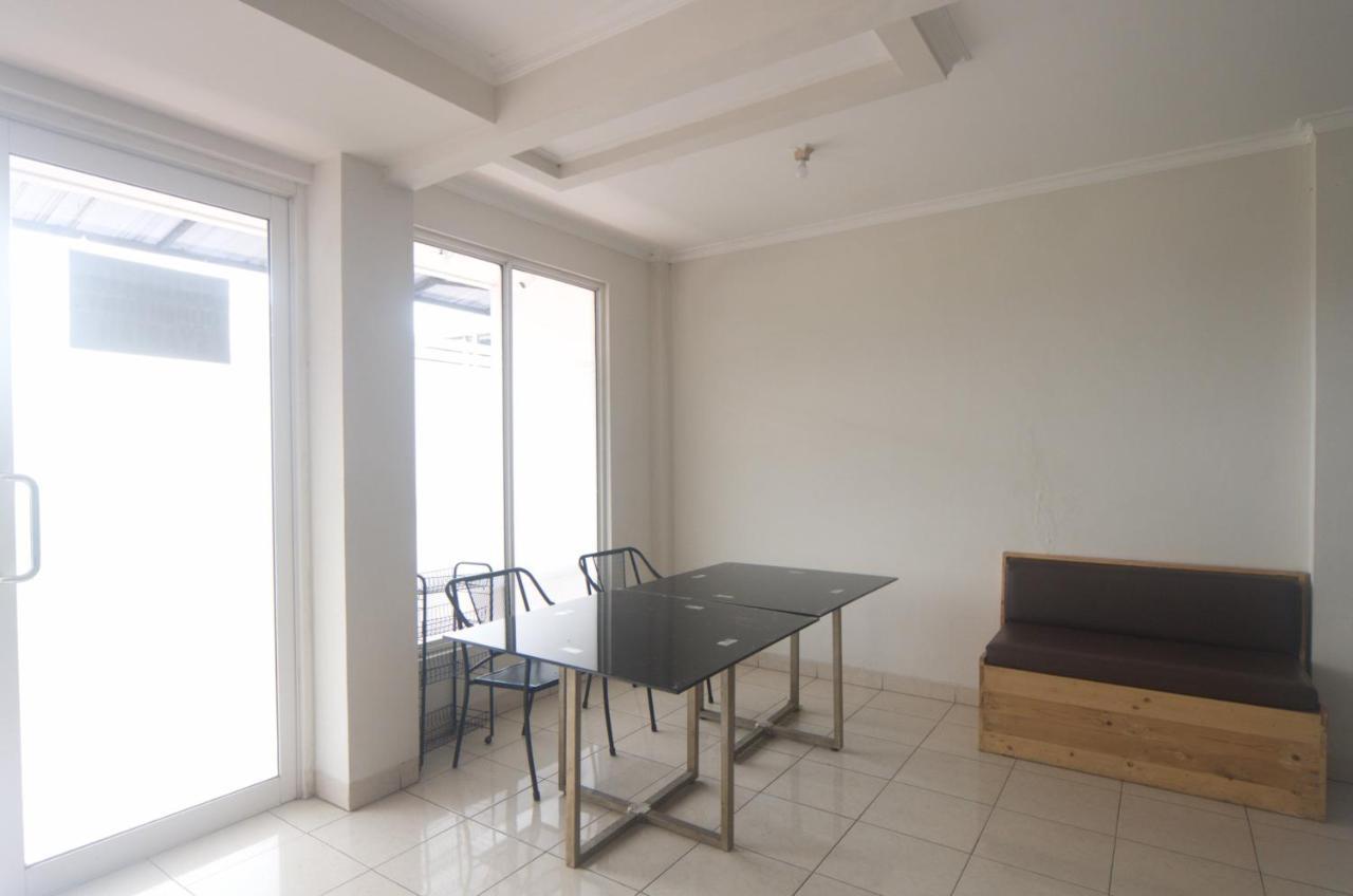 Oyo 3049 Scientia Dormitory Syariah Tangerang Exterior photo