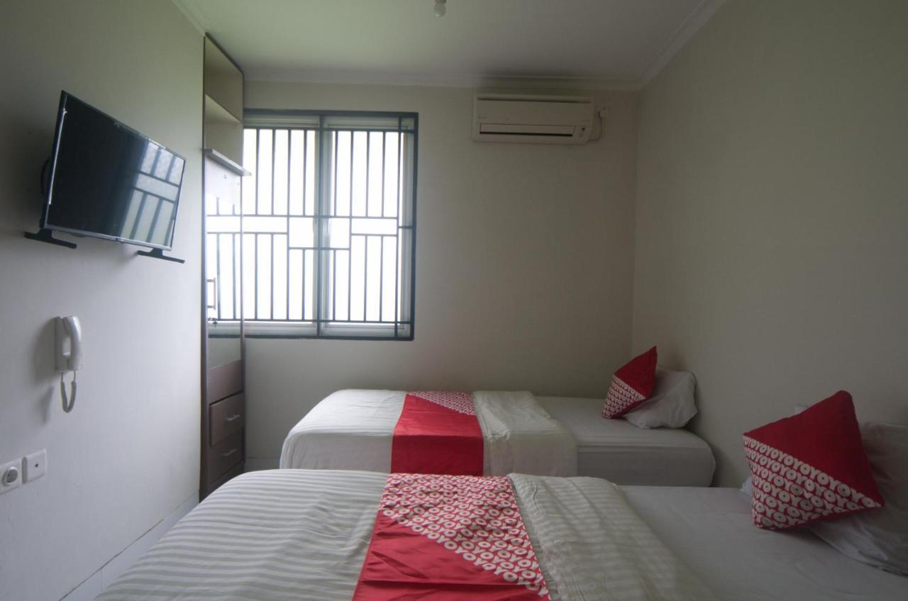Oyo 3049 Scientia Dormitory Syariah Tangerang Exterior photo