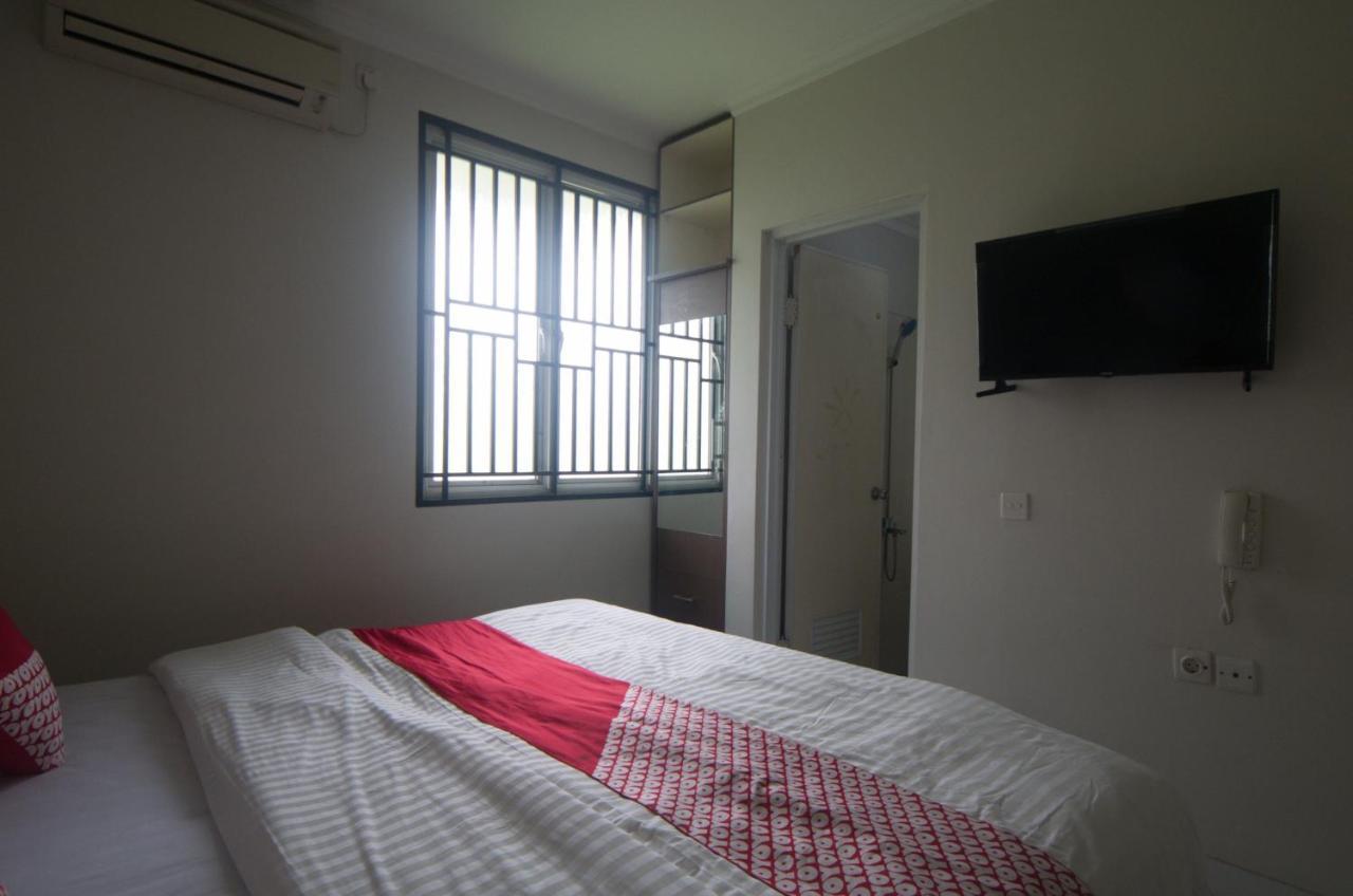 Oyo 3049 Scientia Dormitory Syariah Tangerang Exterior photo