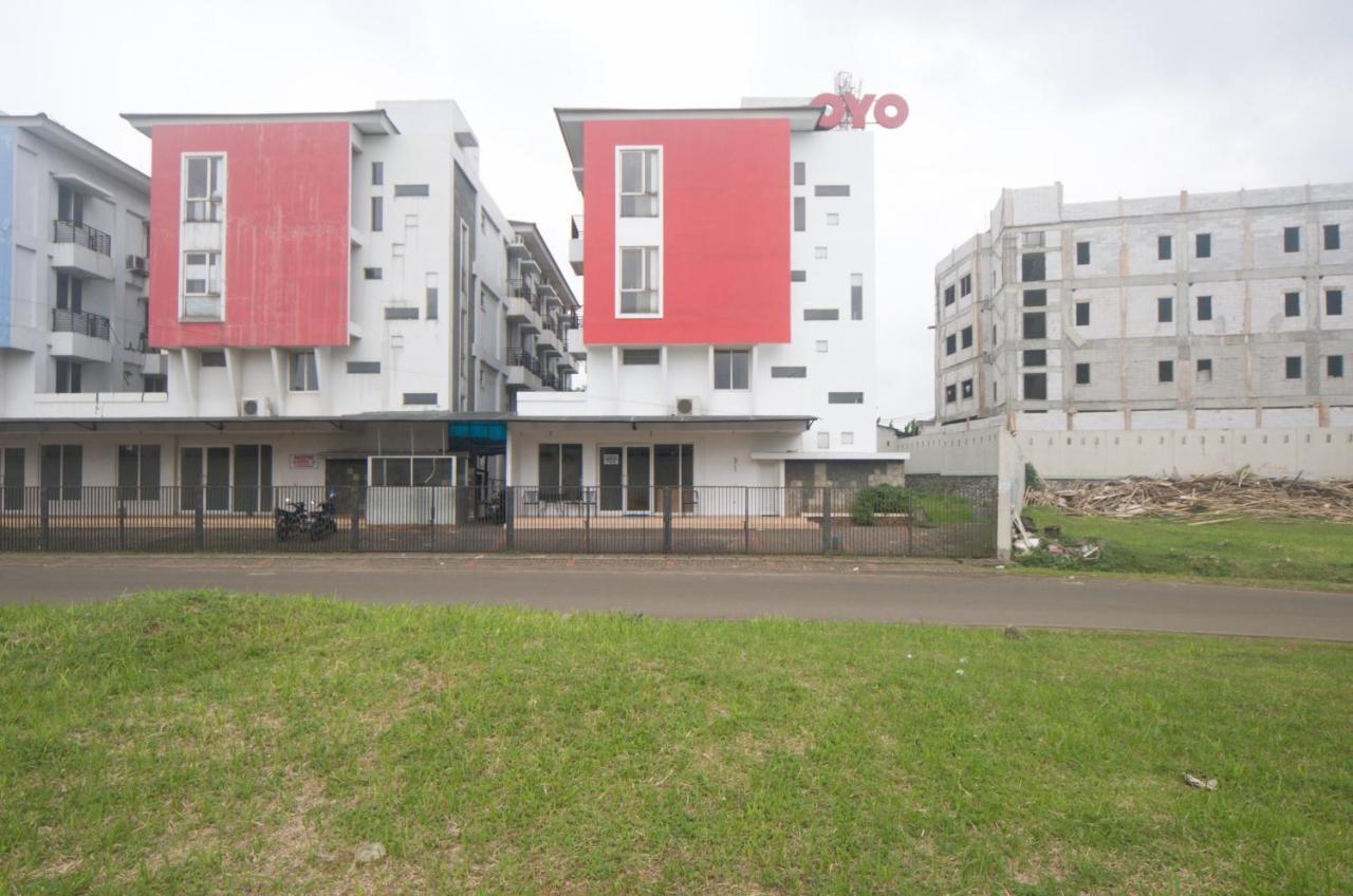 Oyo 3049 Scientia Dormitory Syariah Tangerang Exterior photo