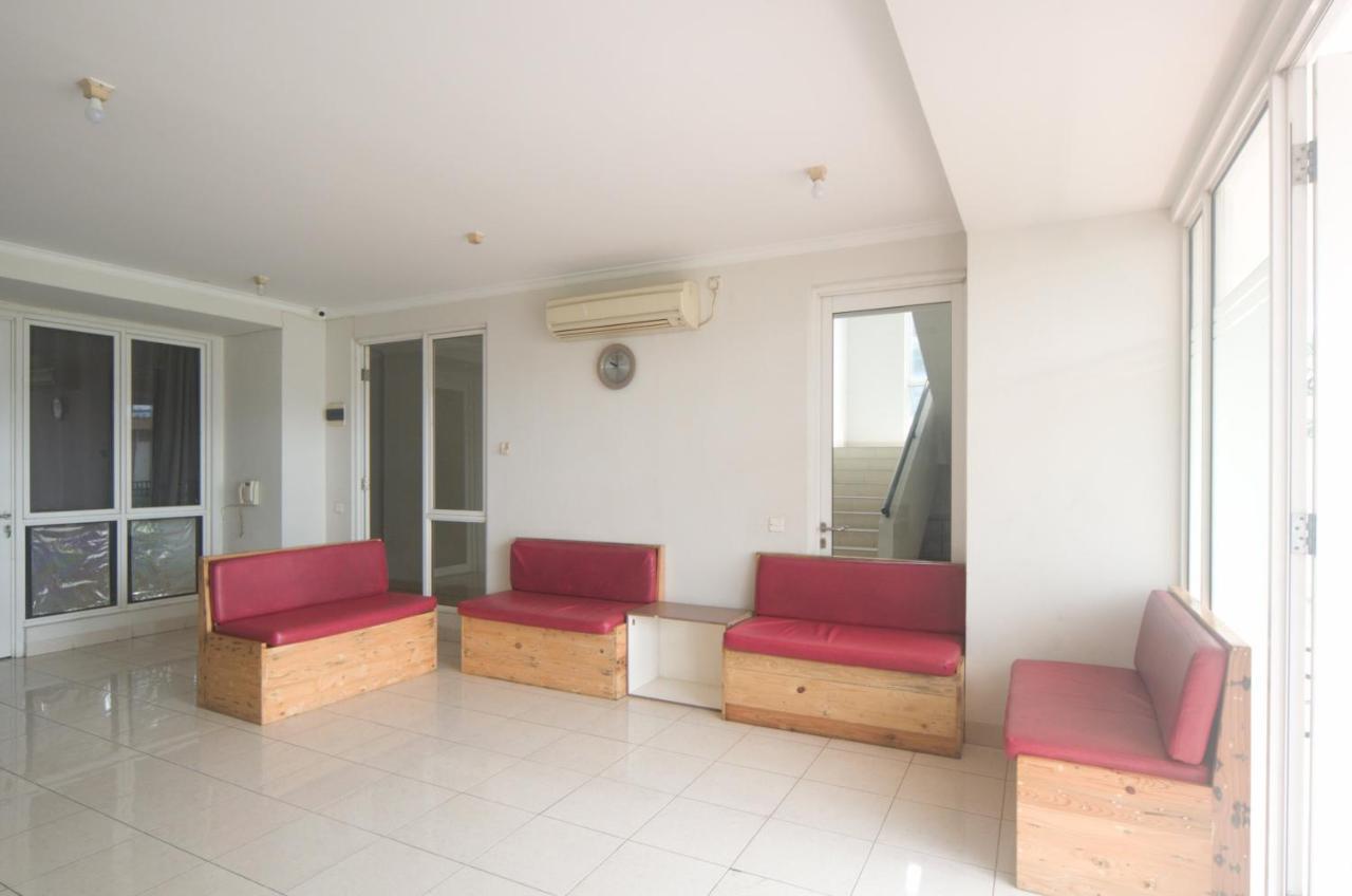 Oyo 3049 Scientia Dormitory Syariah Tangerang Exterior photo