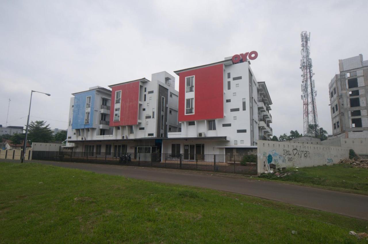 Oyo 3049 Scientia Dormitory Syariah Tangerang Exterior photo